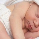 Das Schweißbläschen beim Neugeborenen: Ursachen, Behandlung