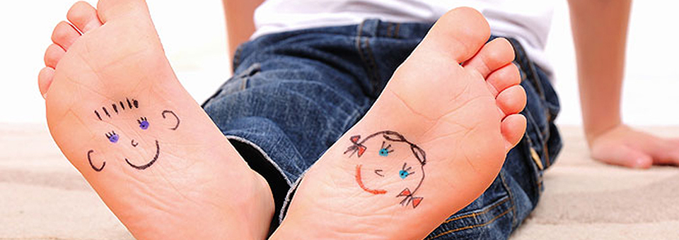 Kindermassage beim Plattfuß